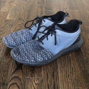 Men’s Nike Roshe Run Black Knit Oreo size 13
